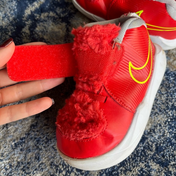 Nike Team Hustle D9 Lil 'Fast n Furry - Chile Red' Size 7C - Picture 6 of 7
